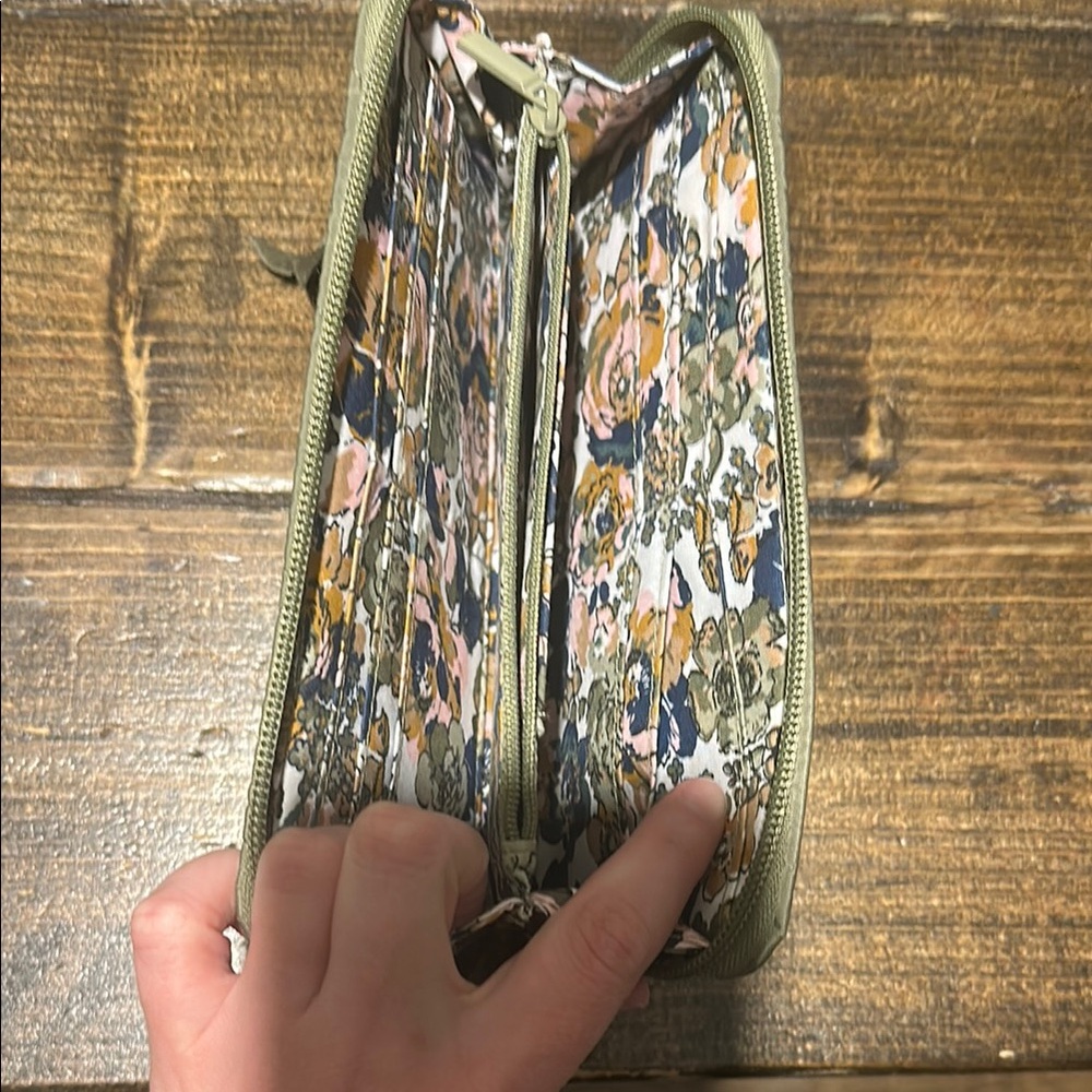 Quilted Olive Green Tote Bag and wallet - Picture 3 of 10
